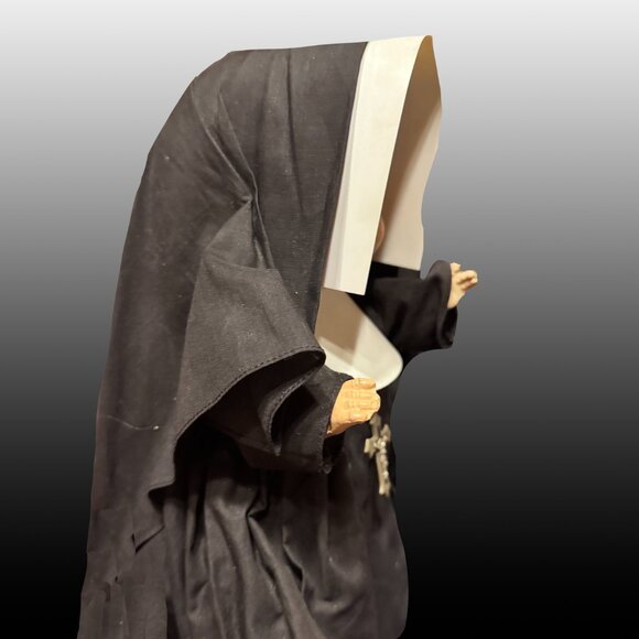 Collectible WWII era nun doll - Picture 3 of 6